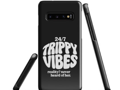 Trippy Vibes – Reality? Never heard of her Snapcase Samsung®-Hülle – Accessoires – klamottn.de Trippy Vibes – Reality? Never heard of her Snapcase Samsung®-Hülle – Accessoires – klamottn.de