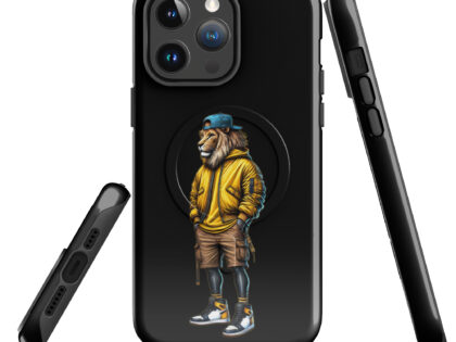 Löwe im Streetwear-Style Hardcase iPhone®-Hülle mit MagSafe® – Accessoires – klamottn.de Löwe im Streetwear-Style Hardcase iPhone®-Hülle mit MagSafe® – Accessoires – klamottn.de