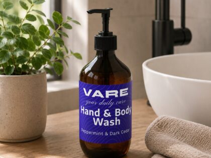 VARE Hand & Body Wash – Peppermint & Dark Cedar | 490 ml – VARE – Klamottn™