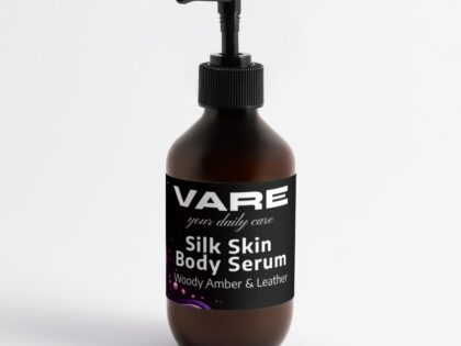 VARE Silk Skin Body Serum – Woody Amber & Leather | 270 ml – VARE – klamottn.de VARE Silk Skin Body Serum – Woody Amber & Leather | 270 ml – VARE – klamottn.de