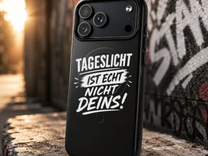 Tageslicht ist echt nicht deins Hardcase iPhone®-Hülle mit MagSafe® – Accessoires – Klamottn™ Tageslicht ist echt nicht deins Hardcase iPhone®-Hülle mit MagSafe® – Accessoires – Klamottn™