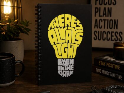 There's Always Light Even In The Dark Notizbuch – Accessoires – Klamottn™ There's Always Light Even In The Dark Notizbuch – Accessoires – Klamottn™